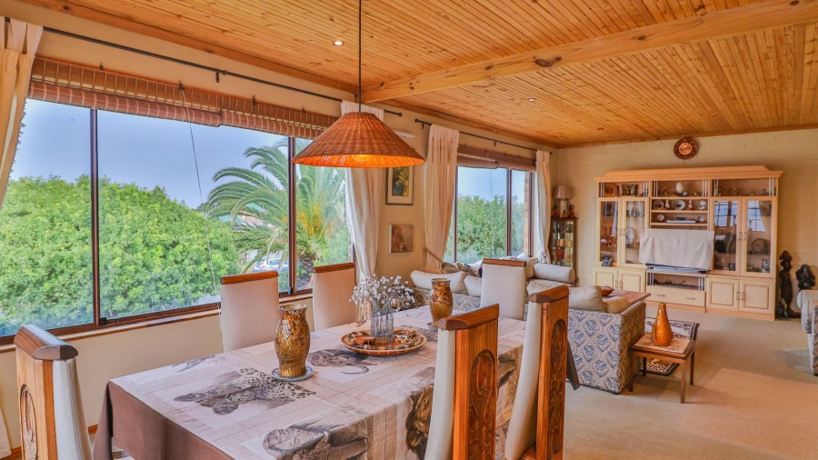 5 Bedroom Property for Sale in Sandbaai Western Cape